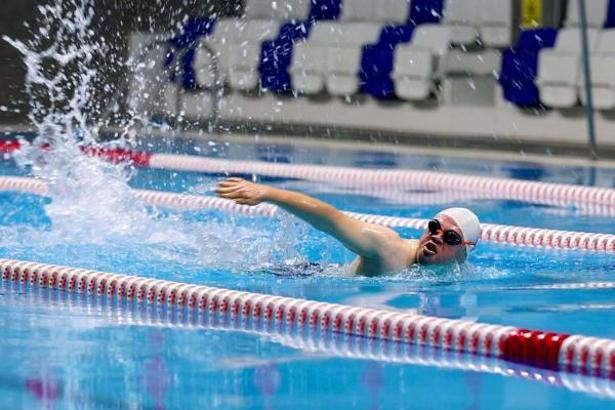Şehit Mehmet Kara Yarı Olimpik Kapalı Yüzme Havuzu, gençlerin tercihi oldu