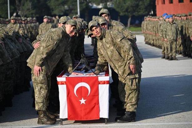 Manisa'da 3 bin 660 erbaş ve er yemin edip komando beresini taktı