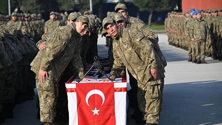 Manisa'da 3 bin 660 erbaş ve er yemin edip komando beresini taktı