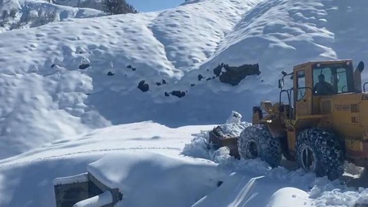 Batman Sason'da 19 yerleşim yerinin yolu kardan kapandı