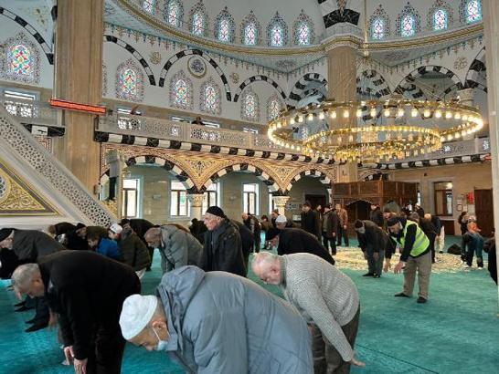 Bağcılar’da ‘5 vakit spor’ projesiyle yaşlılar egzersiz yapıyor