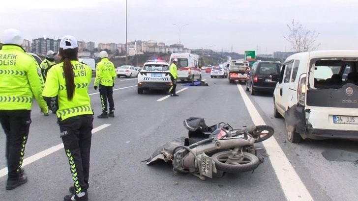 TEM'de emniyet şeridindeki araca arkadan çarpan motosikletli kurye öldü