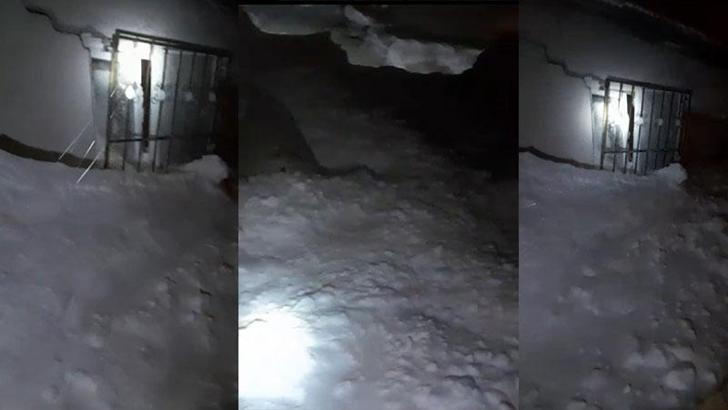 Çığ düşen evdeki anne ve 2 çocuğu son anda kurtuldu