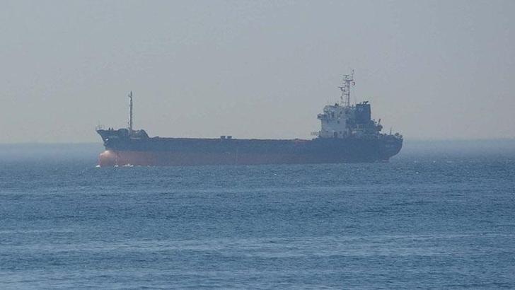 Çanakkale Boğazı'nda dümen arızası yapan gemi kurtarıldı