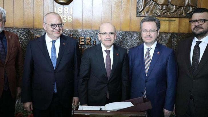 Bakan Şimşek Manisa'da vali ve belediye başkanını ziyaret etti