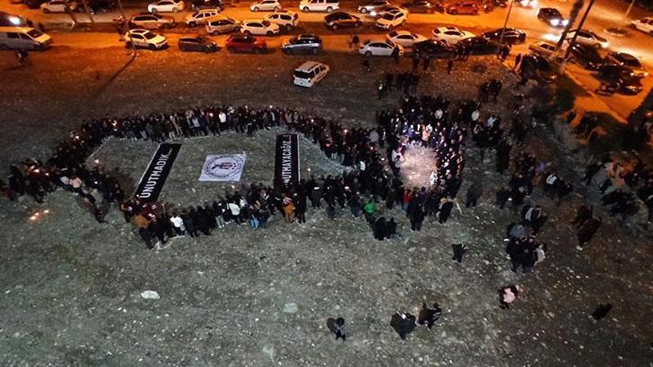 Hatay'da yıkılan Eda Apartmanı önünde anma etkinliği düzenlendi