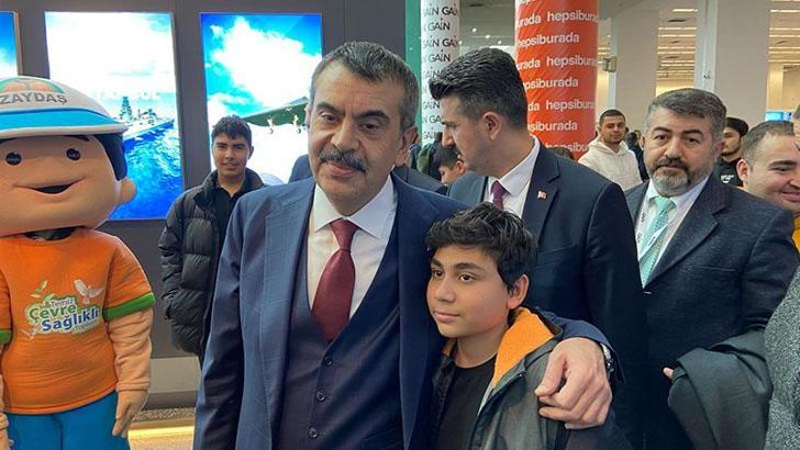 Bakan Tekin, 6'ncı Verimlilik ve Teknoloji Fuarı'nı ziyaret etti