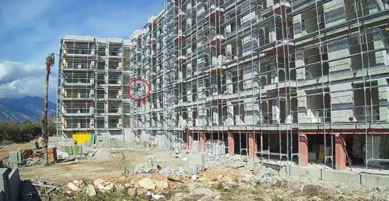 İnşaattan düşen işçi hayatını kaybetti