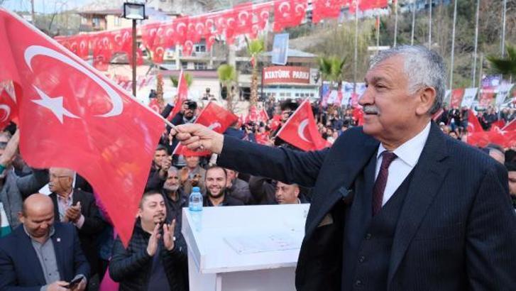 Karalar: Siyasi ayrım yok, halka hizmet var