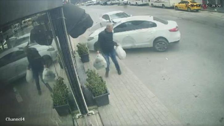 Esenyurt'ta kaza anı kamerada: Kaldırımda yürüyen yaya son anda kurtuldu