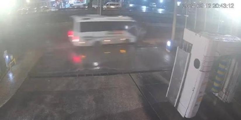 Bursa'da tur otobüsü beton aydınlatma direğine çarptı: 10 turist yaralandı (2)