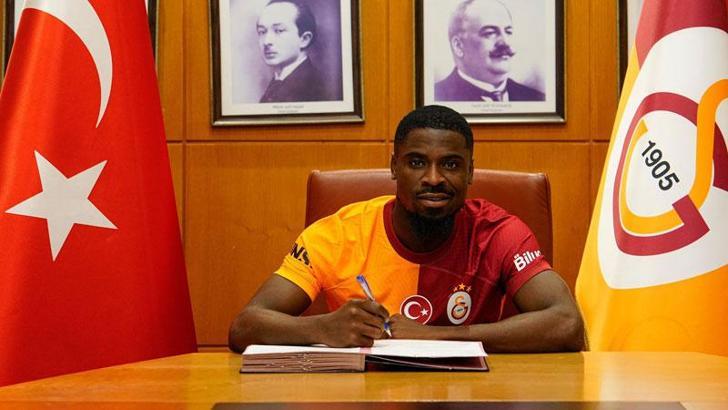 Serge Aurier için imza töreni düzenlendi