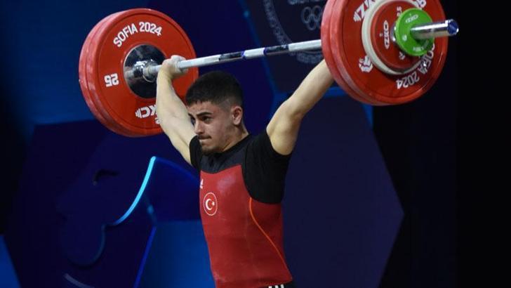 Kaan Kahriman, Avrupa Halter Şampiyonası'nda altın madalya kazandı