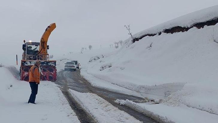 Kar ve tipi nedeniyle mahsur kalan 100 kişi kurtarıldı
