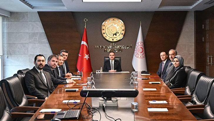 Alper Gezeravcı, TUA'nın yönetim kurulu toplantısına katıldı