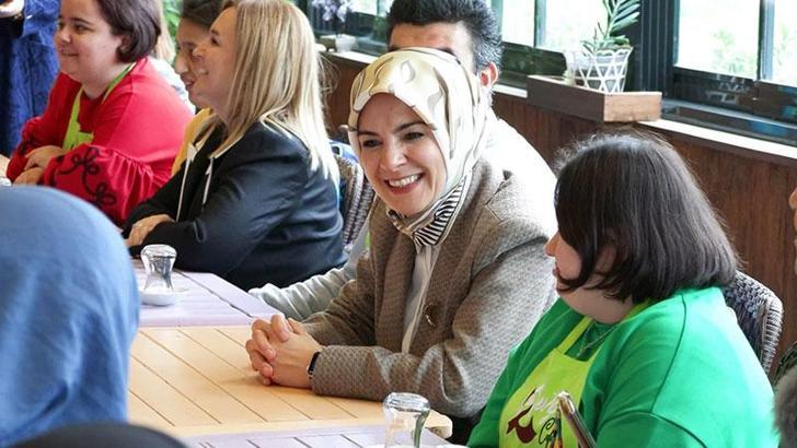 Bakan Göktaş Bayrampaşa’da down sendromlu çocuklar ile bir araya geldi