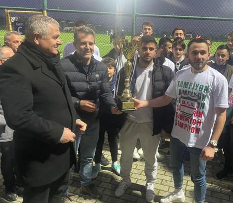 Kırklareli Kadir Gökçe Sezonu'nda şampiyonlar kupalarını aldı