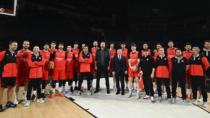 Bakan Bak’tan A Milli Erkek Basketbol Takımı’na destek