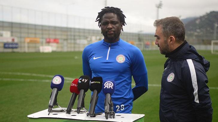 Çaykur Rizesporlu Akintola: Süper Lig'de şampiyonluk yarışı koptu