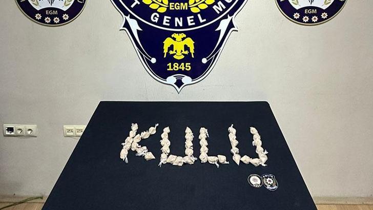 Uyuşturucuyu paket paket yol kenarlarına saklayıp satmak istedi; polisten kaçamadı