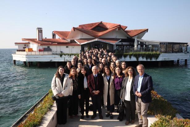 Büyükçekmece Belediye Başkanı Akgün, belediye meclis üyelerini kahvaltıda ağırladı