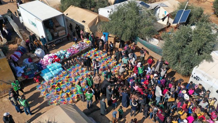 Savaş mağduru çocuklara barış sofrası