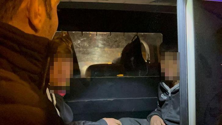 3 çocuk, 'düz kontak' yöntemiyle çalıştırdıkları otomobille 70 kilometre sonra yakalandı