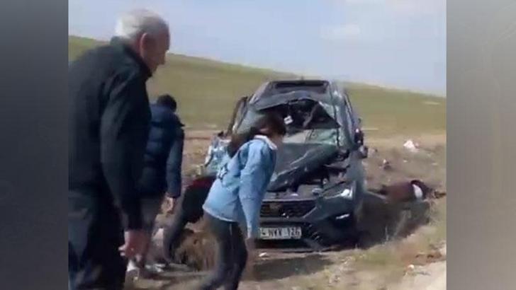 Konya'da otomobil ile traktör çarpıştı: 2 ölü, 3 yaralı