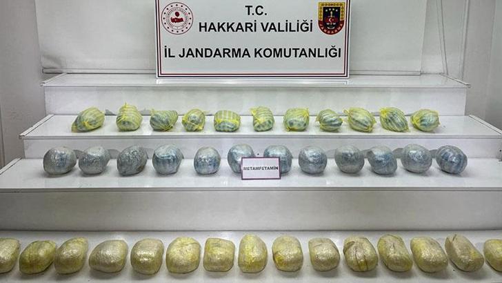 Hakkari'de arazide 40 kilo metamfetamin ele geçirildi