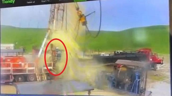 Diyarbakır’da petrol kuyusundaki patlamada ölen işçi toprağa verildi, yaralı işçinin tedavisi sürüyor