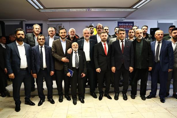 Bağcılar'da Gelecek Partisi'nden istifa eden 50 kişi AK Parti'ye katıldı