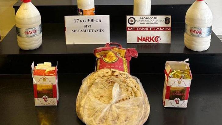 Hakkari'de 2 minibüste 13 kilo külçe altın ile 17 kilo uyuşturucu ele geçirildi