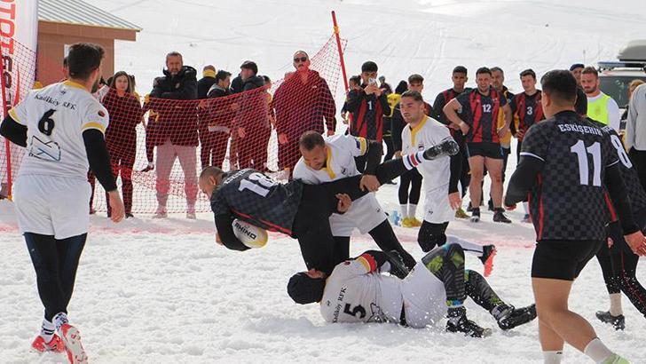 Isparta'da Kar Ragbi Şampiyonası düzenlendi