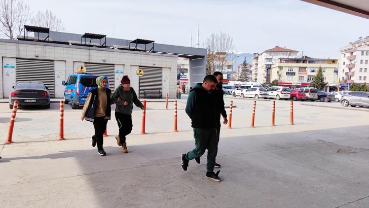 Sevgili çift 1 kilo uyuşturucuyla yakalandı; 1 tutuklama