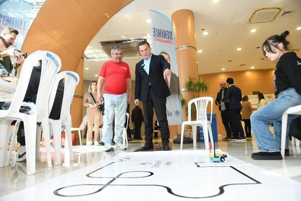 Yenişehir Belediyesi 8 ilden 500 öğrenciyi robot yarışmasında buluşturdu