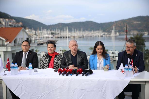 Ümit Özdağ: Turizm merkezlerinin, devlet çapında özel bir değerlendirmeye ve desteğe ihtiyacı olduğuna inanıyorum