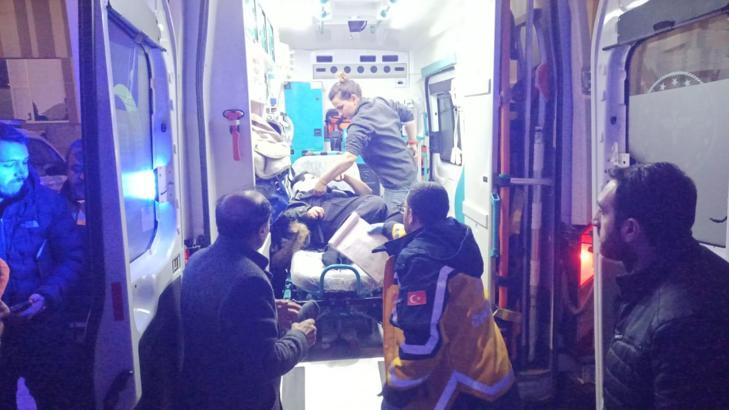 Van-Hakkari karayoluna çığ düştü; savrulan minibüs kar kütlesi altında kaldı/ Ek Fotoğraflar