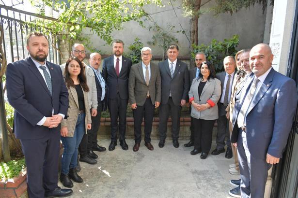 Cemil Tugay: Hep beraber İzmir'in pastasını büyütelim