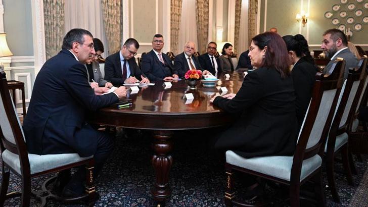 Cumhurbaşkanı Yardımcısı Yılmaz, Londra'da iş dünyası temsilcileriyle görüştü