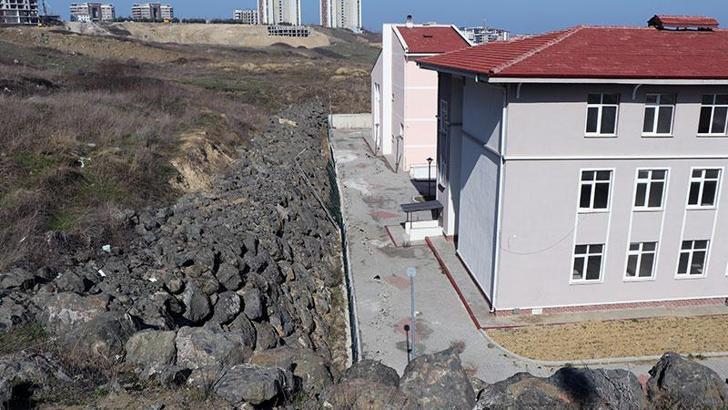 Samsun'da yapımı devam eden okul binasının bazı noktalarında göçük