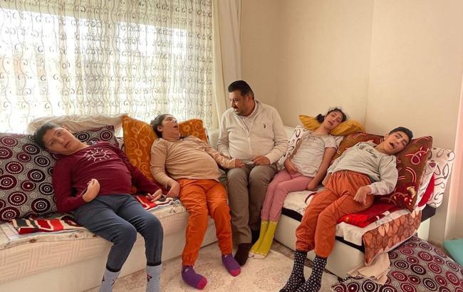 HEYAD, Acer ailesinin ALS hastası 4 çocuğuna el uzattı