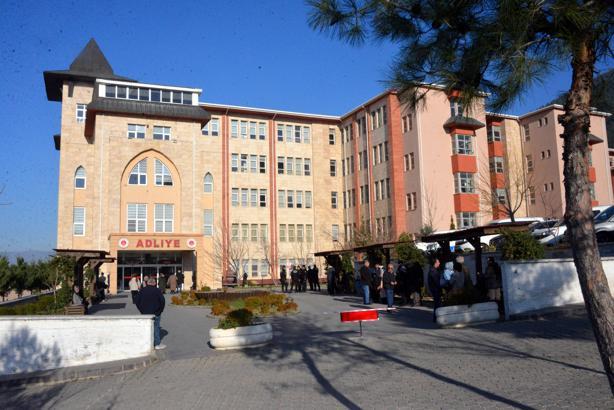 Depremde 35 canın gittiği kolunu kesik Ezgi Apartmanı davasında acılı anne: Adalet askıda kalmasın