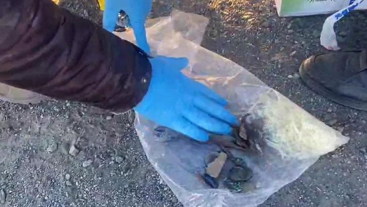 Peynir kolilerinden tarihi eser çıktı