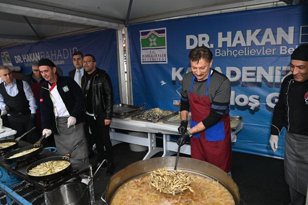 Bahçelievler’de Karadeniz Festivali: 5 ton hamsi dağıtıldı