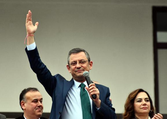 Özgür Özel. Kimsesiz gördüklerinin yanında kapı gibi durmaya devam edeceğiz (2)