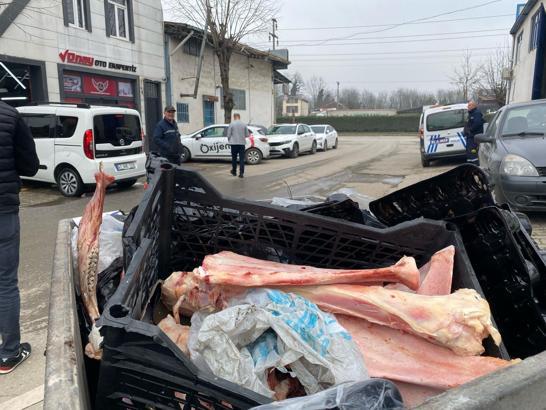 Düzce’de çöp konteynerinde eti sıyrılmış at kemikleri bulundu