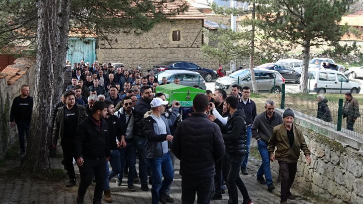 Çayda boğulan otizmli Mehmet, son yolculuğuna uğurlandı