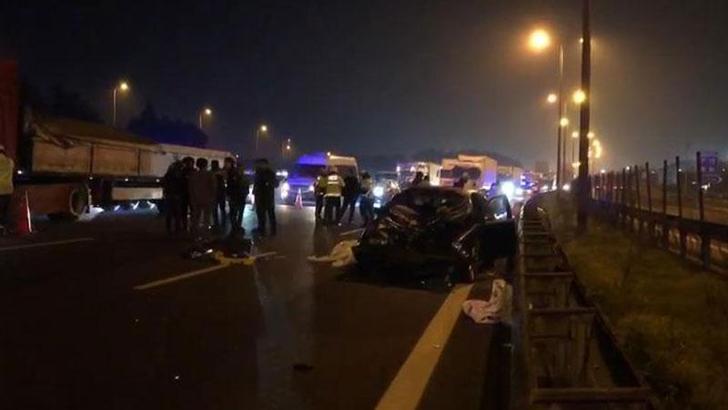 Pendik TEM Otoyolu'nda otomobil yayalara çarptı: 5 ölü, 1 yaralı