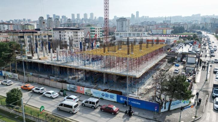 Şehir kütüphanesi hızla yükseliyor