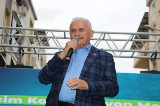 Binali Yıldırım: Büyükşehir ile Kemalpaşa aynı yöne ve hedefe doğru giderse Kemalpaşa'yı uçururuz